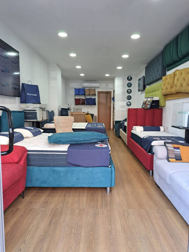 Locale commerciale in affitto a Roma