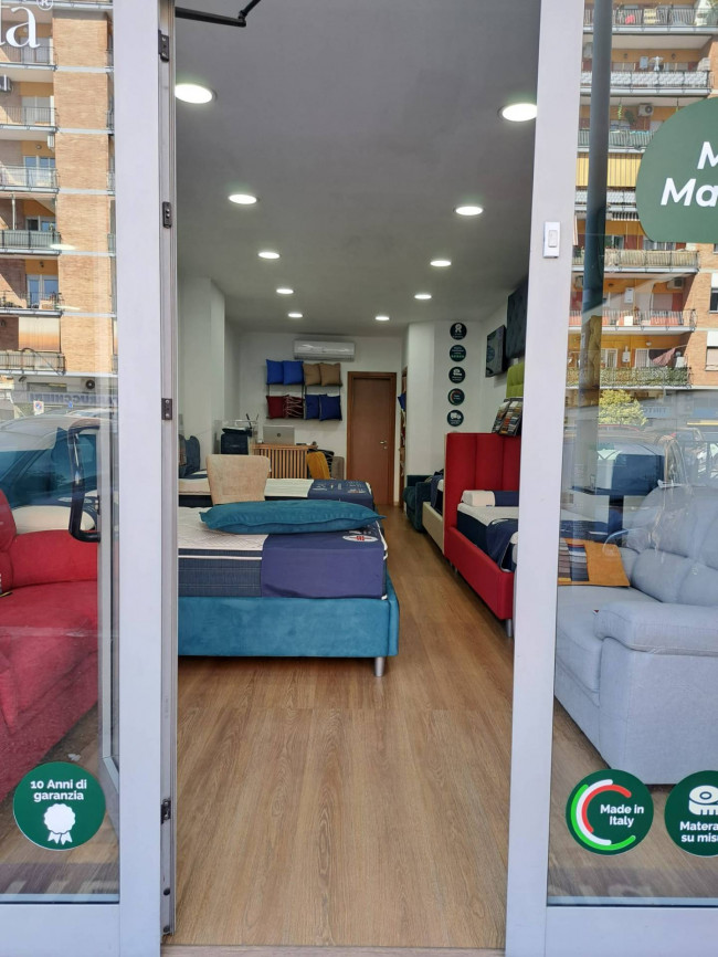 Locale commerciale in affitto a Roma