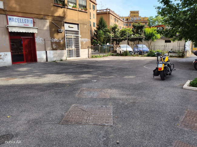 Locale commerciale in vendita a Roma