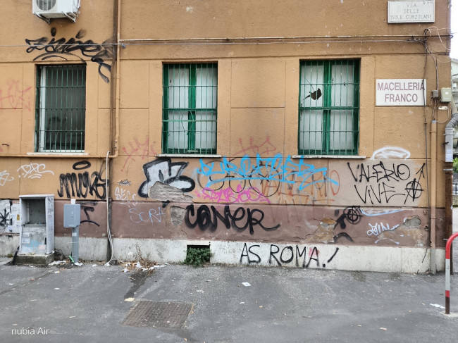 Locale commerciale in vendita a Roma