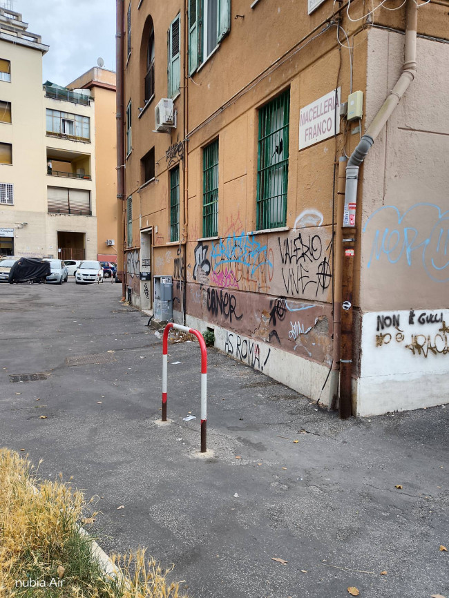 Locale commerciale in vendita a Roma