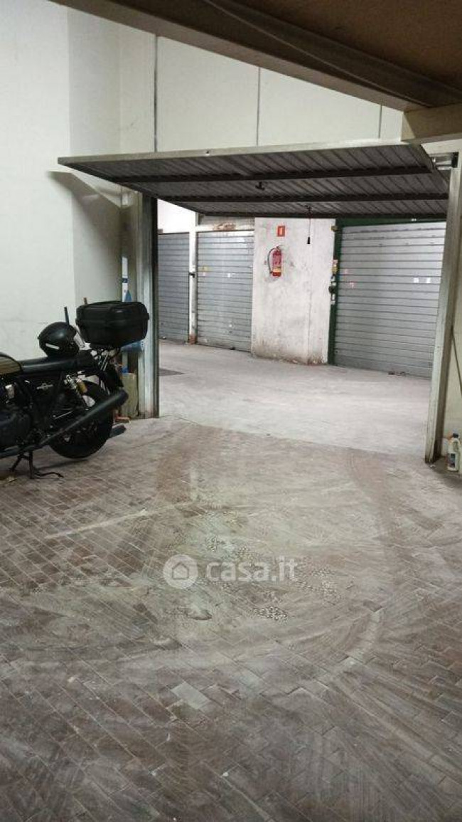 Box o garage in vendita a Roma