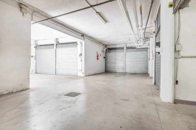Box o garage in vendita a Roma