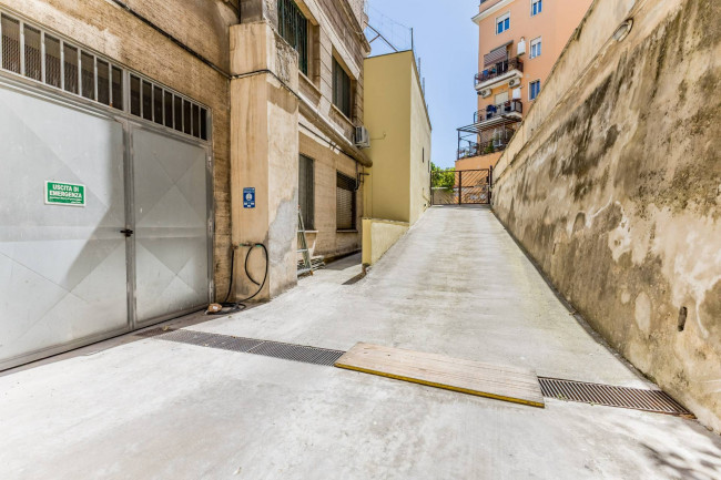 Box o garage in vendita a Roma