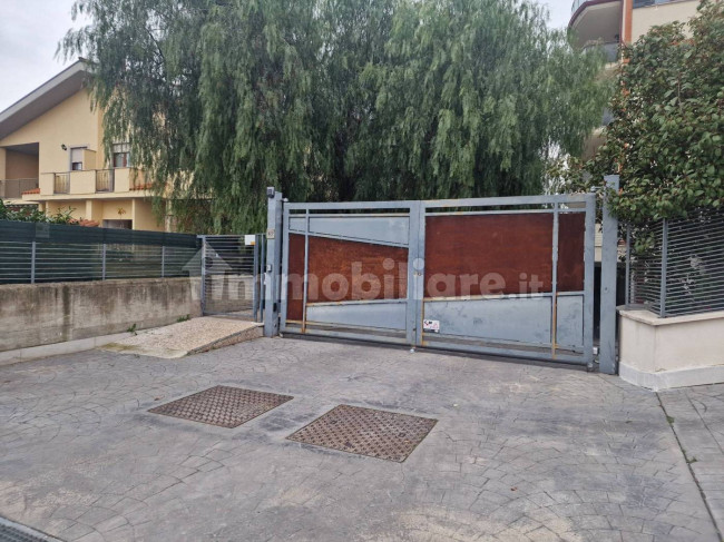 Box o garage in vendita a Roma