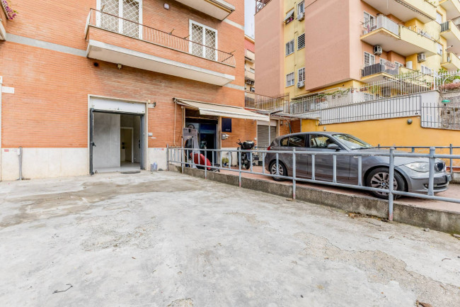 Locale commerciale in vendita a Roma