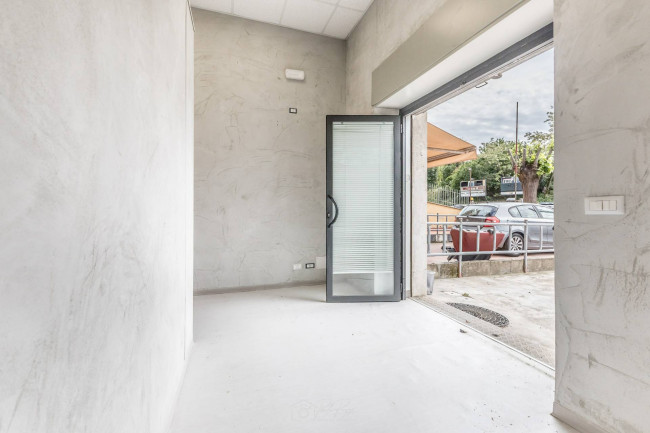 Locale commerciale in vendita a Roma