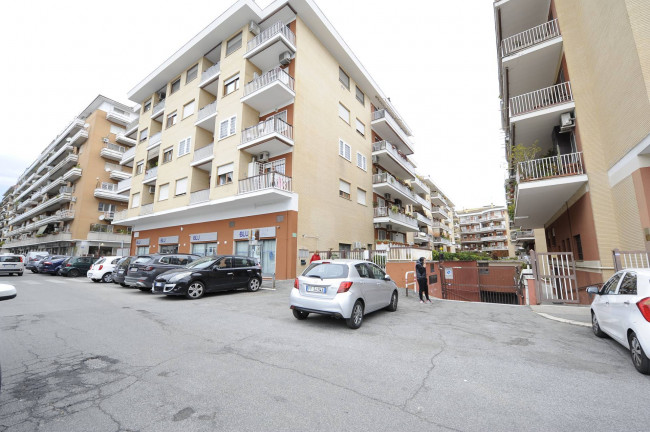 Box o garage in vendita a Roma