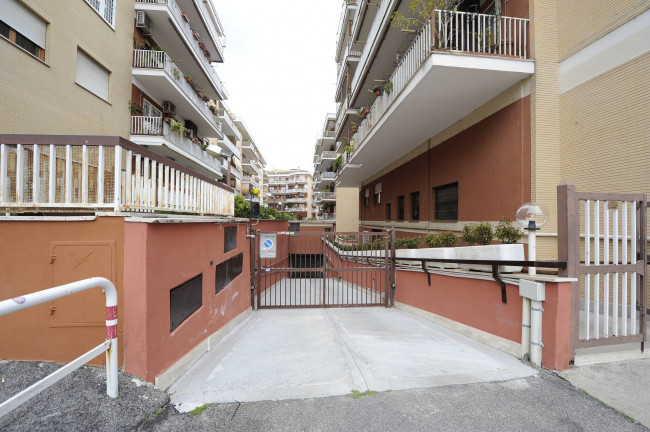 Box o garage in vendita a Roma