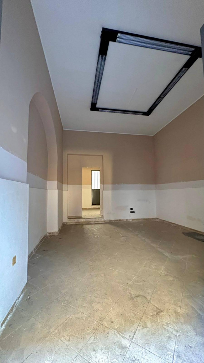 Locale commerciale in vendita a Grumo Nevano