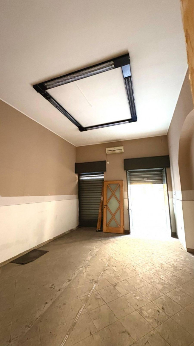 Locale commerciale in vendita a Grumo Nevano