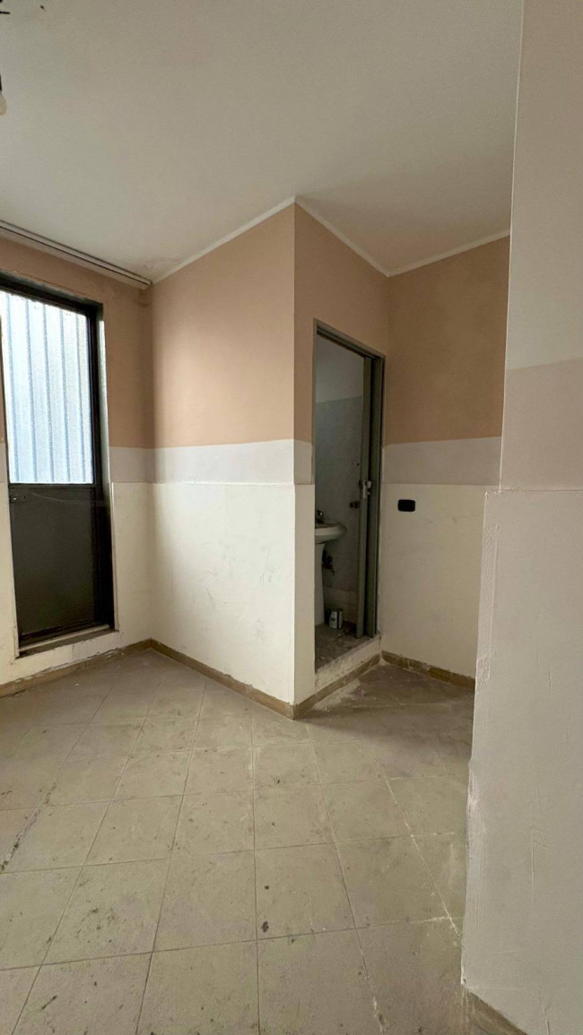 Locale commerciale in vendita a Grumo Nevano