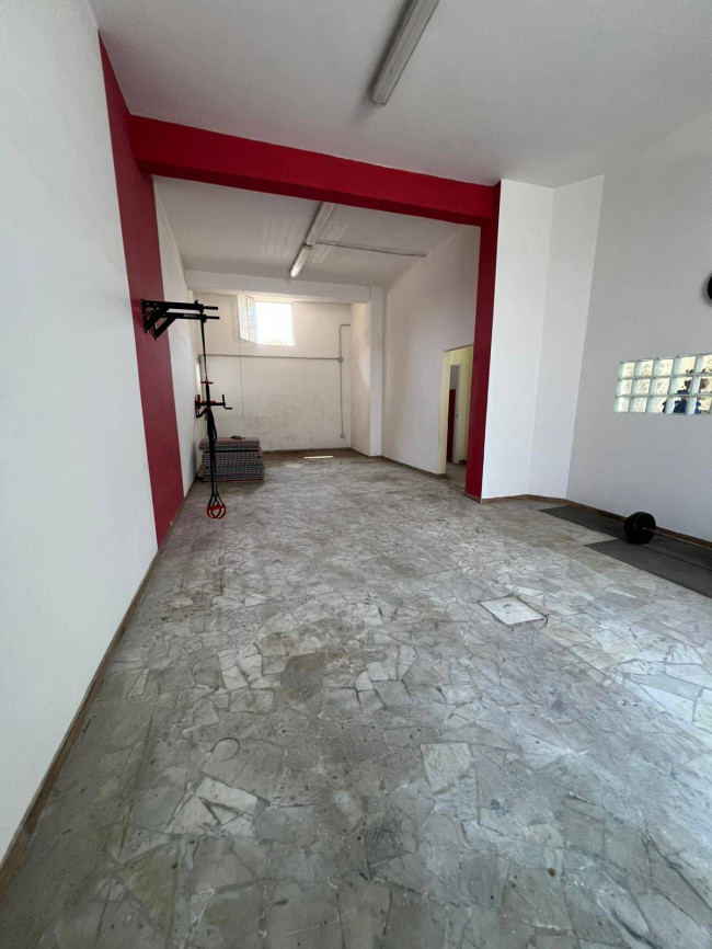 Locale commerciale in vendita a Grumo Nevano