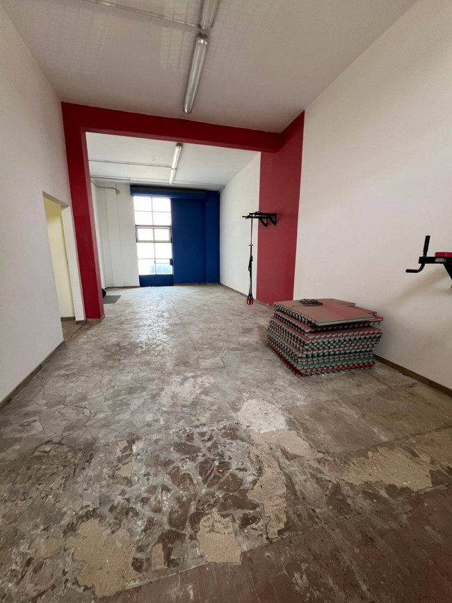 Locale commerciale in vendita a Grumo Nevano