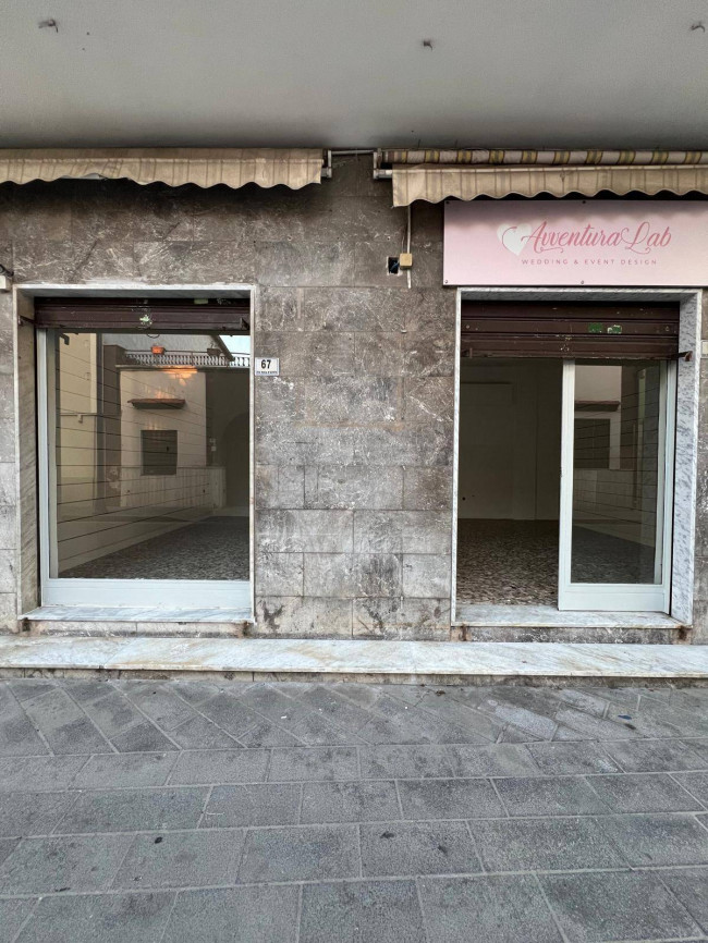 Locale commerciale in affitto a Grumo Nevano