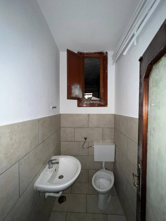 Locale commerciale in affitto a Grumo Nevano