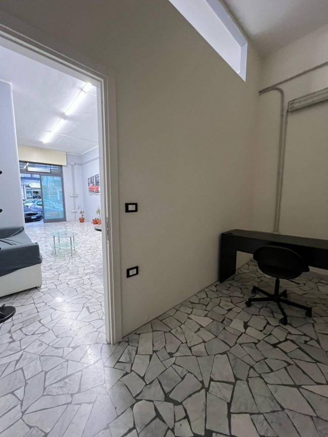 Locale commerciale in affitto a Grumo Nevano