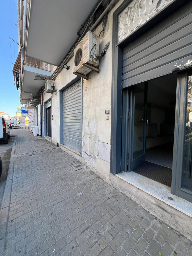Locale commerciale in vendita a Grumo Nevano