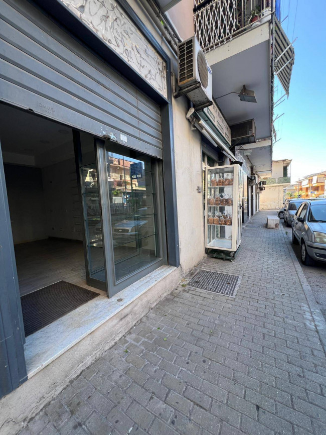 Locale commerciale in vendita a Grumo Nevano