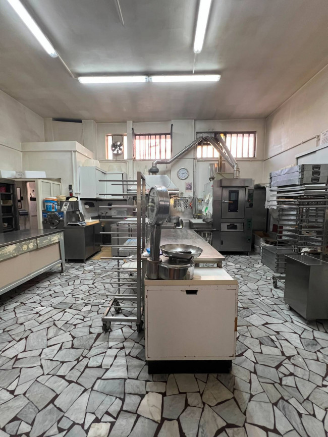 Attività commerciale in vendita a Grumo Nevano