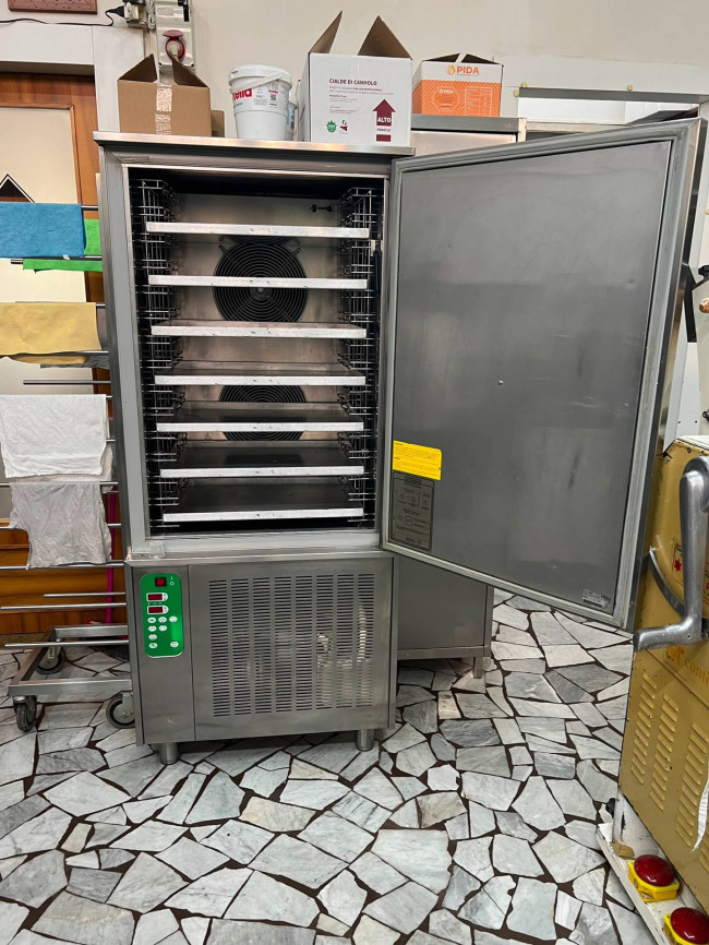 Attività commerciale in vendita a Grumo Nevano