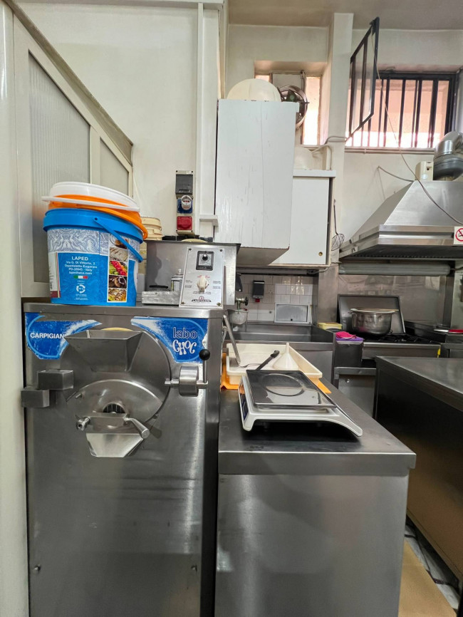 Attività commerciale in vendita a Grumo Nevano
