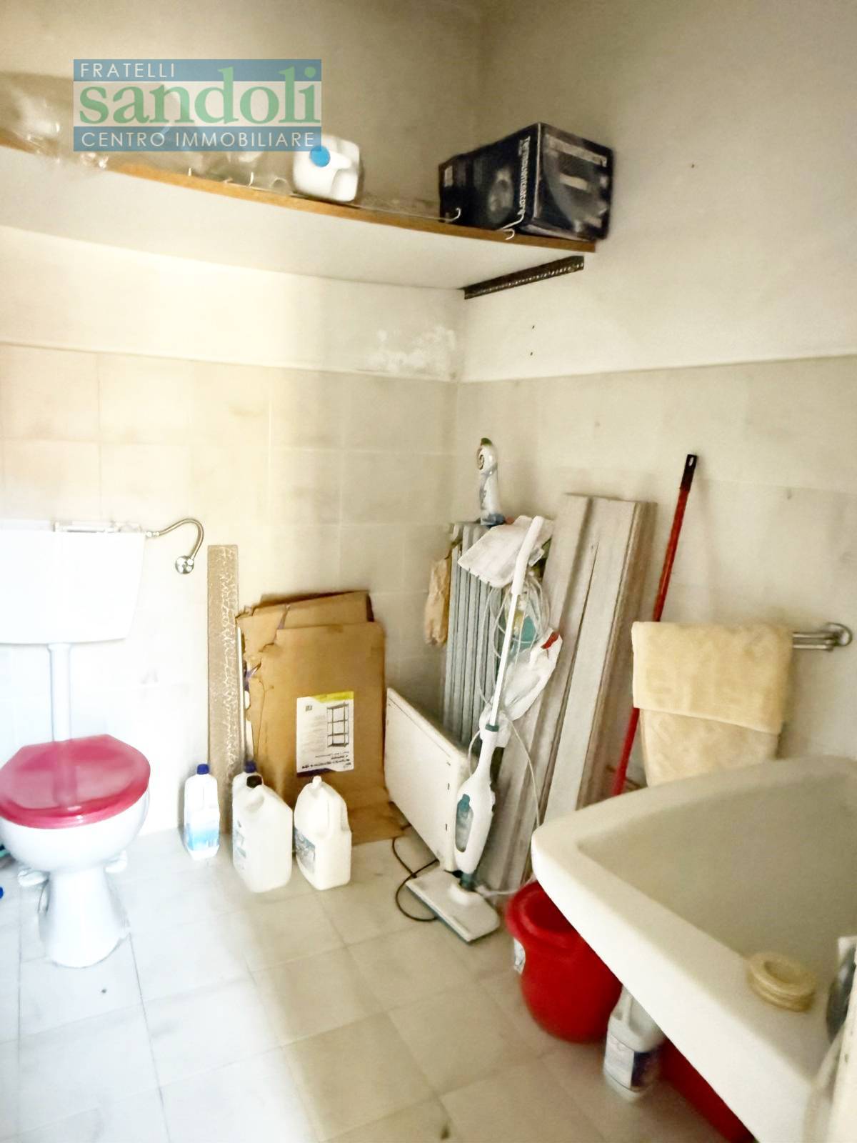 Fondo commerciale in affitto a Vercelli (VC)