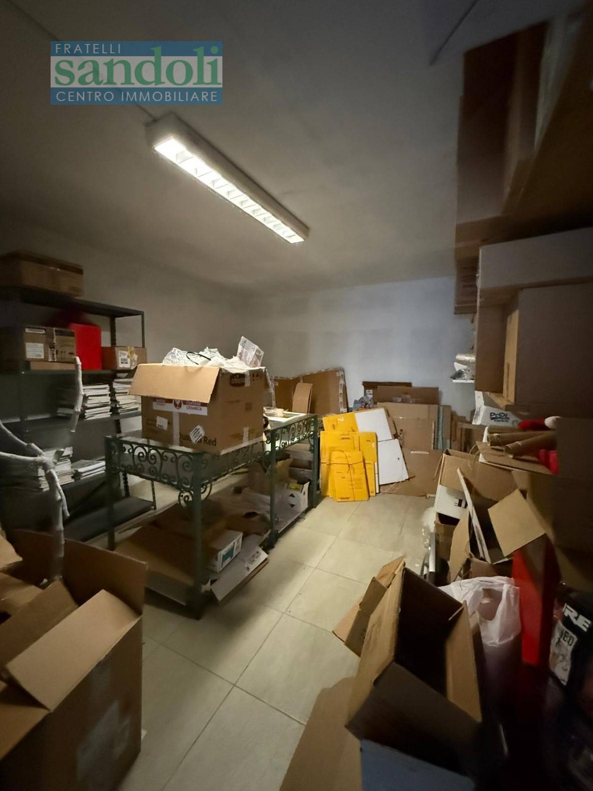 Fondo commerciale in affitto a Vercelli (VC)