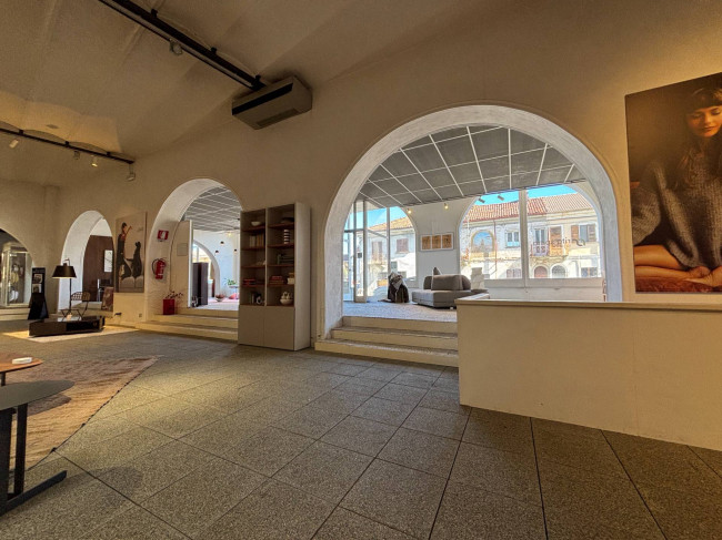 Locale commerciale