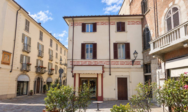 Locale commerciale