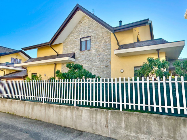Villa in vendita a Busto Arsizio