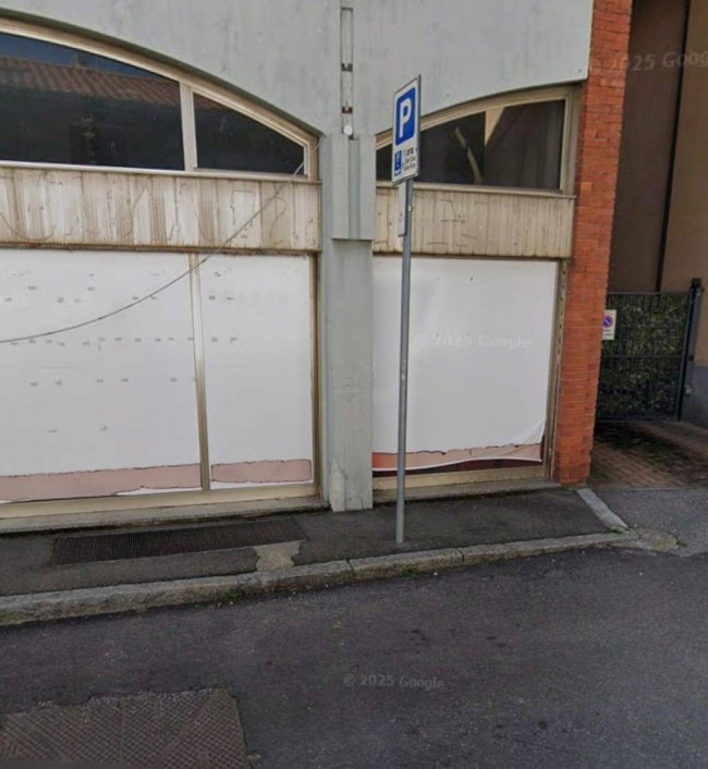 Locale commerciale in vendita a Busto Arsizio