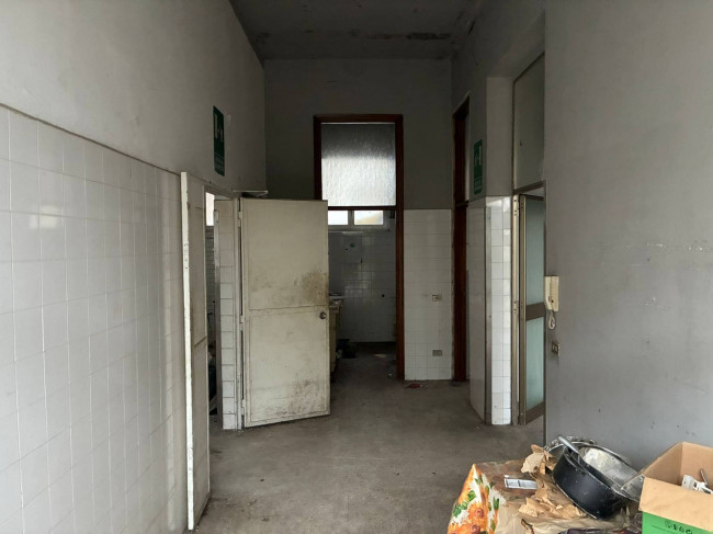 Locale commerciale in vendita a Busto Arsizio