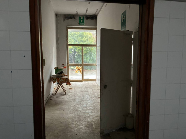 Locale commerciale in vendita a Busto Arsizio