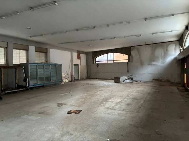 Locale commerciale in vendita a Busto Arsizio