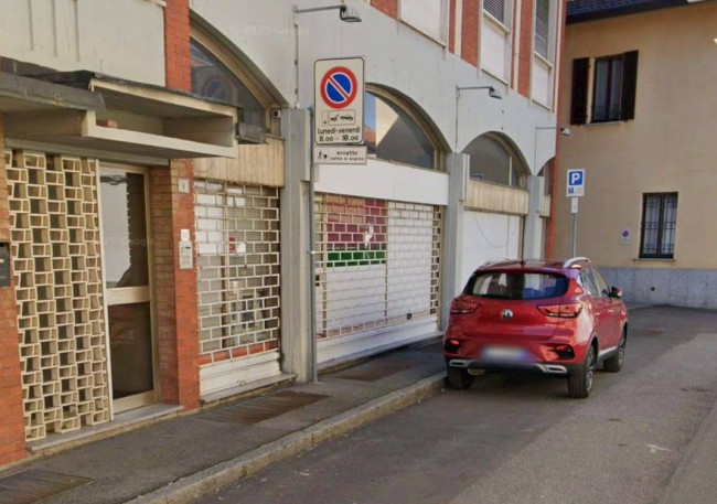 Locale commerciale in vendita a Busto Arsizio