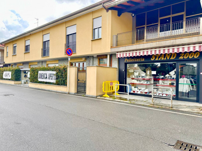 Abitazione e Locale commerciale in vendita a Castano Primo