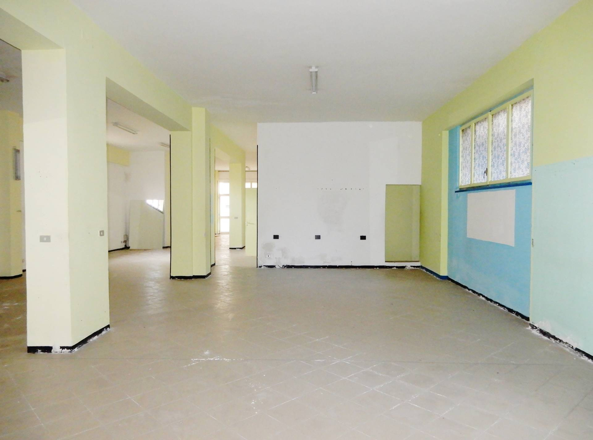 Magazzino in Affitto