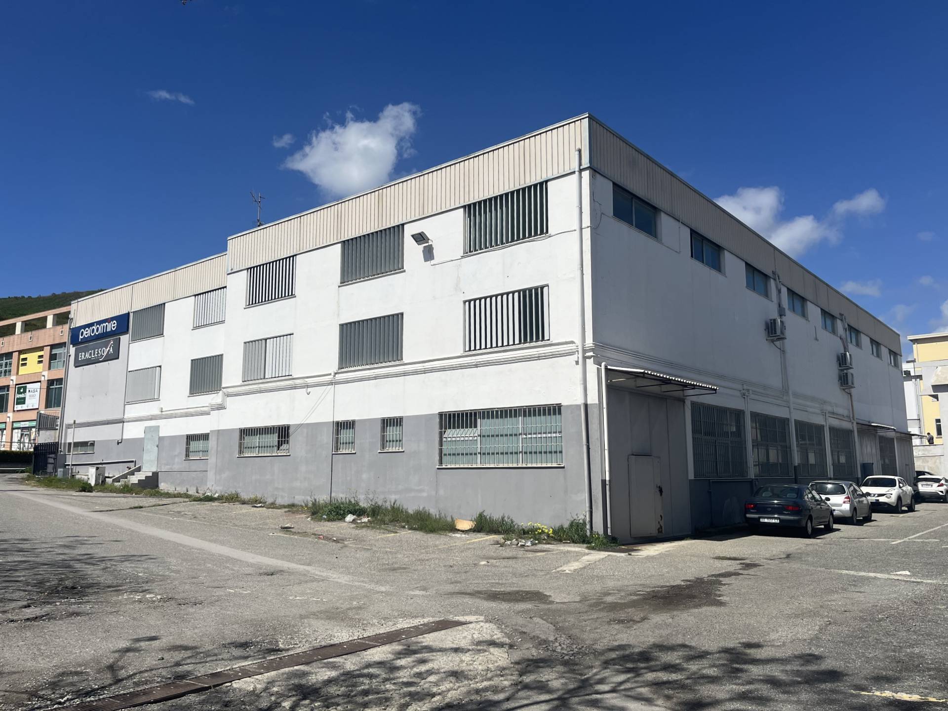 Magazzino in Affitto