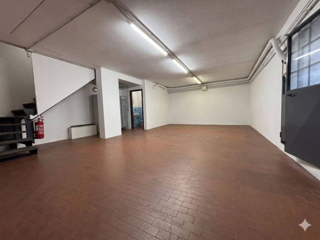 Locale commerciale in affitto a Rubano