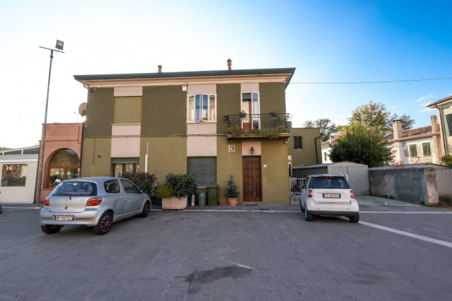 Attività commerciale in vendita a Boara Pisani