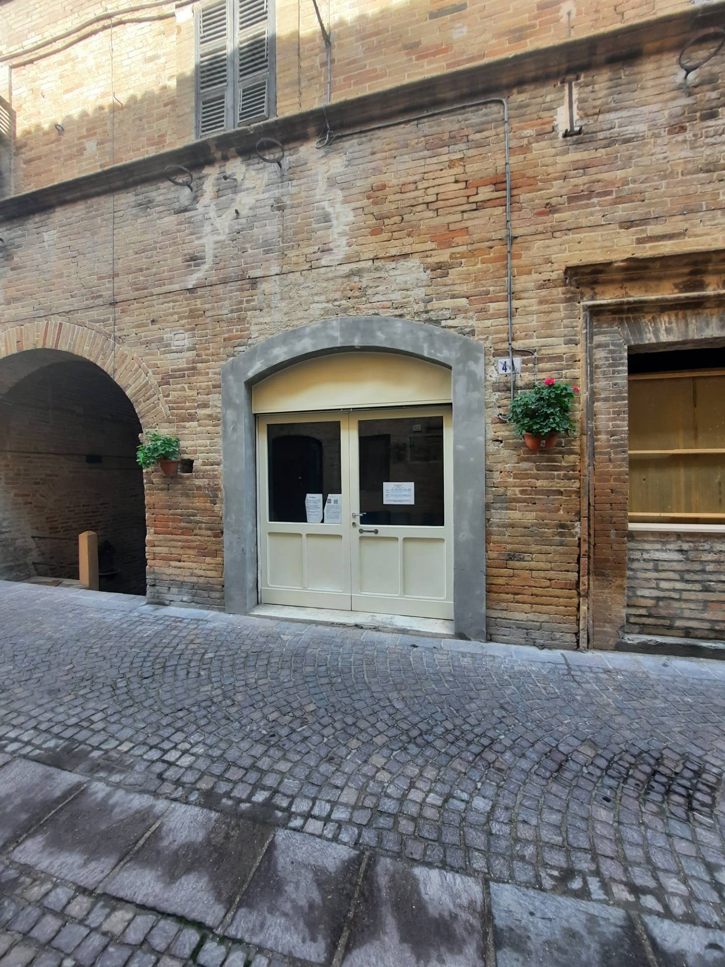 Locale in affitto a Carassai