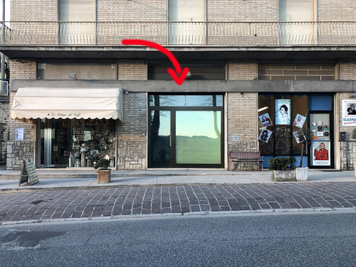 Locale commerciale in vendita a Amandola