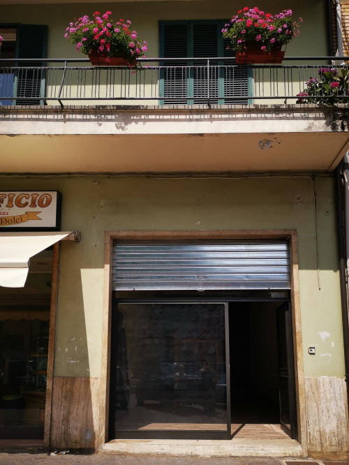 Locale commerciale in affitto a Comunanza