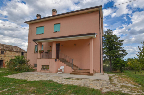 Villa in vendita a Santa Vittoria in Matenano