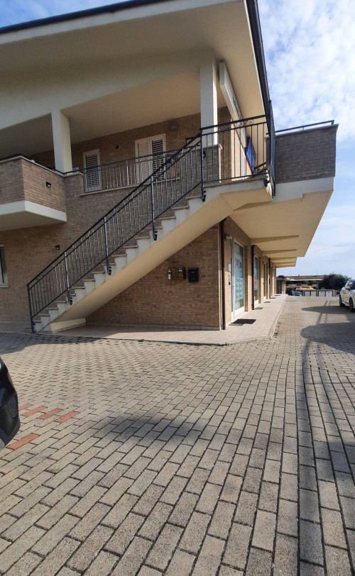 Locale commerciale in affitto/vendita a Altidona