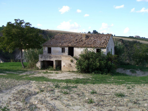 Casa colonica in vendita a Monterubbiano