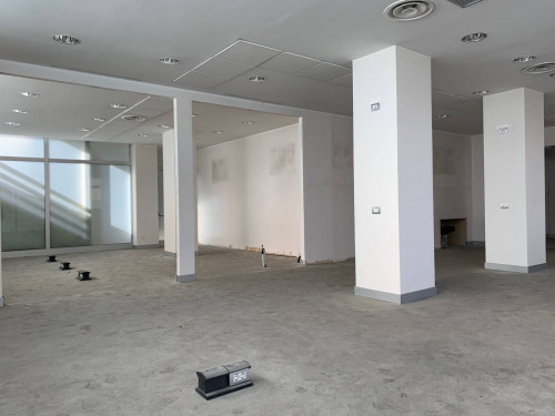 Locale commerciale in affitto a Fermo