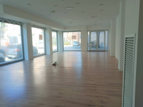 Locale commerciale in affitto a Porto San Giorgio