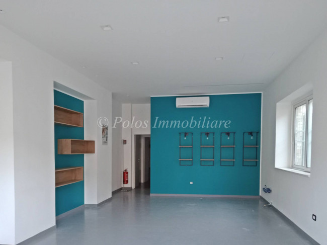 Locale commerciale in affitto a Porto San Giorgio